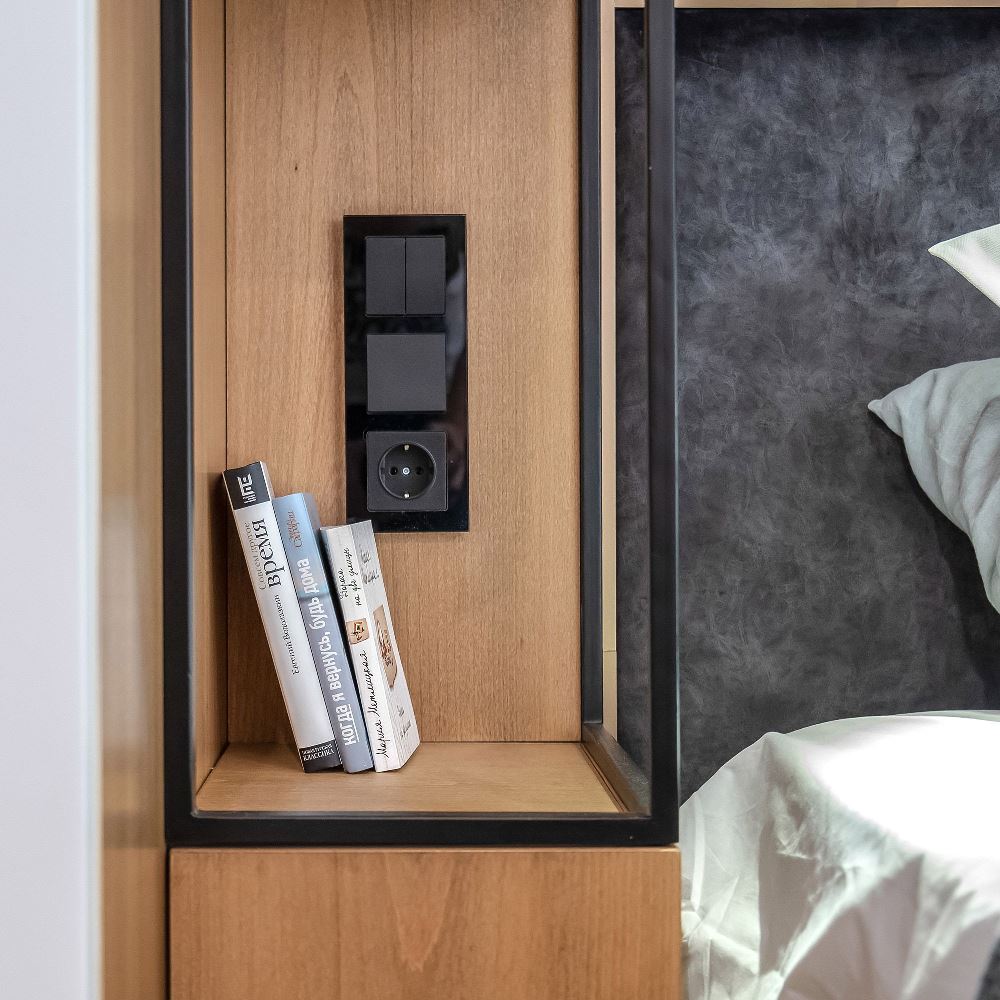 Выключатель двухклавишный встраиваемый проходной Werkel Черный матовый W1122008 — изображение 3