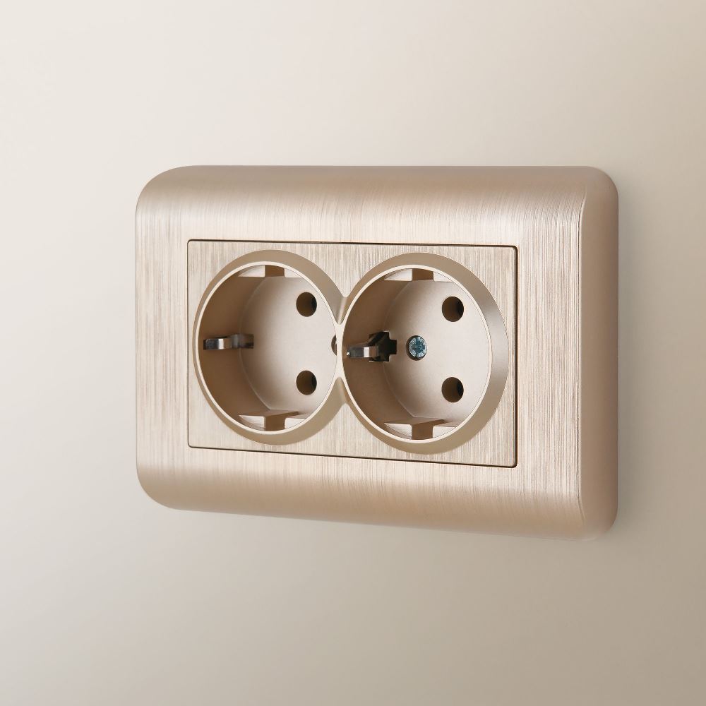 Розетка встраиваемая двойная Werkel с заземлением Шампань рифленый W1172010 — изображение 2