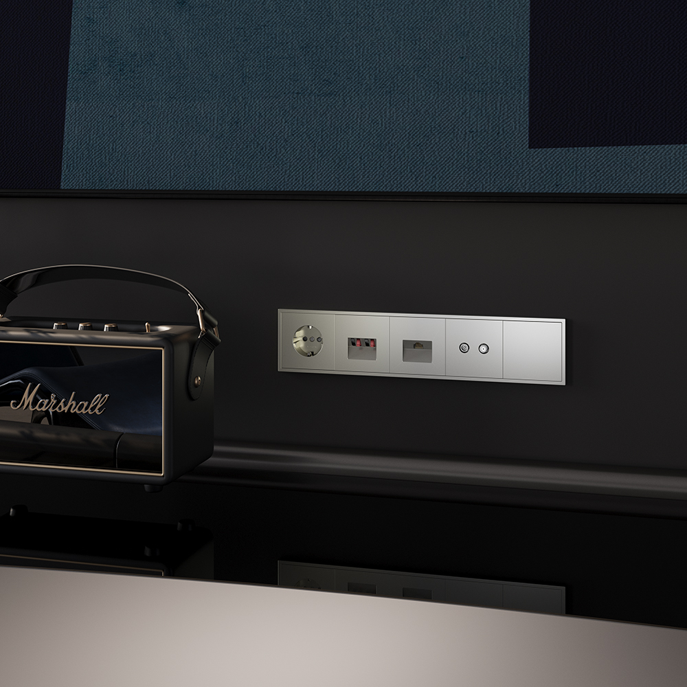 Розетка встраиваемая Voltum S70 с заземлением и шторками Шелк VLS040204 — изображение 5