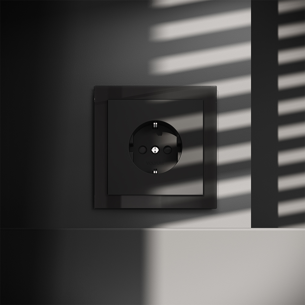 Розетка встраиваемая Voltum S70 с заземлением и шторками Черный матовый VLS040208 — изображение 4